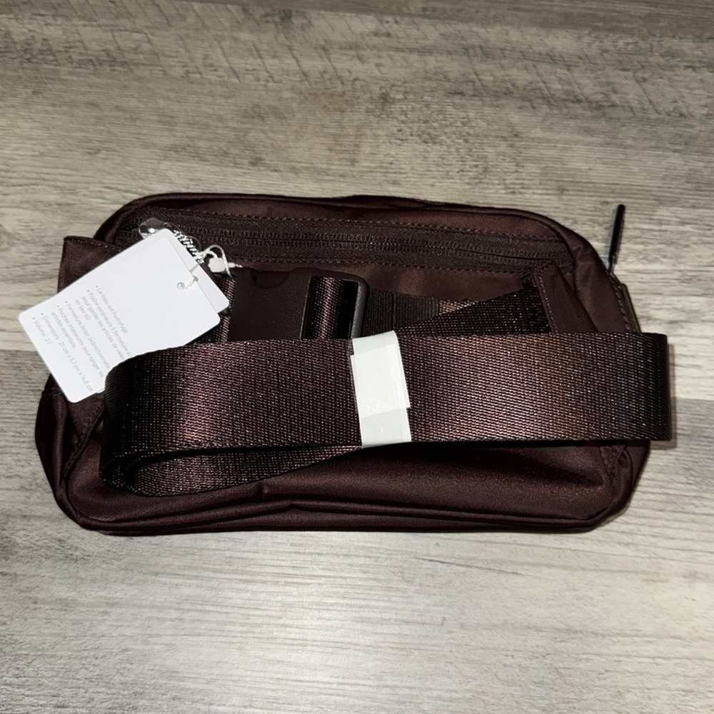 NWT’S LULULEMON EVERYWHERE BELT BAG LARGE 2L! - Picture 4 of 4